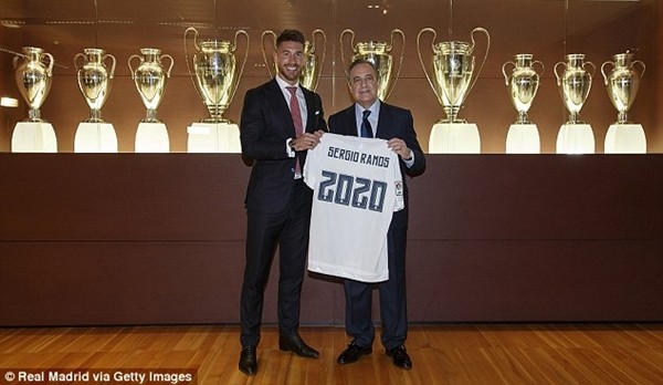 Real Madrid họp báo hoành tráng giới thiệu Ramos gia hạn hợp đồng ảnh 4