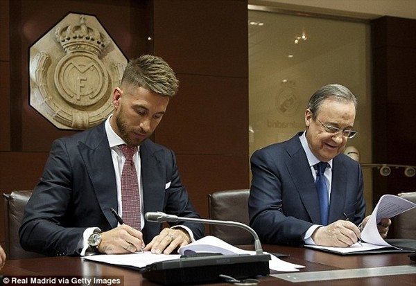 Real Madrid họp báo hoành tráng giới thiệu Ramos gia hạn hợp đồng ảnh 9