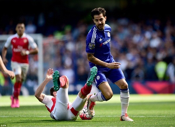 Cesc Fabregas làm tốt vai trò giữ nhịp lối chơi cho Chelsea