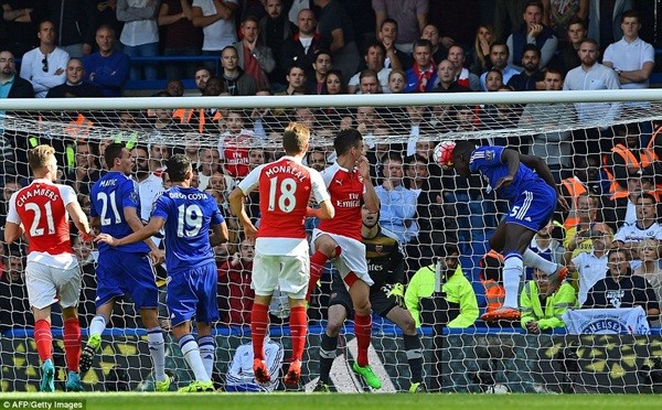 Tình huống Kurt Zouma ghi bàn thắng mở tỷ số cho Chelsea