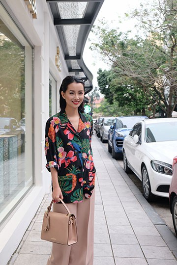 Quỳnh Chi mạnh tay đầu tư cho phần trang phục