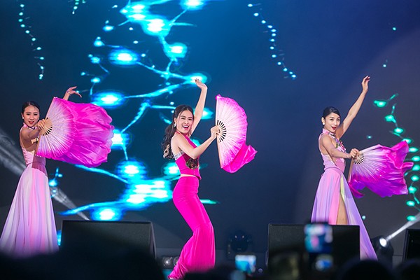"Bánh trôi nước" - ca khúc Hoàng Thùy Linh muốn "khoe" với những nghệ sĩ nước bạn
