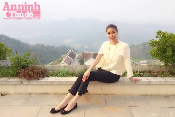 Hà Kiều Anh luôn được khen ngợi bởi phong cách thời trang khá kín đáo.