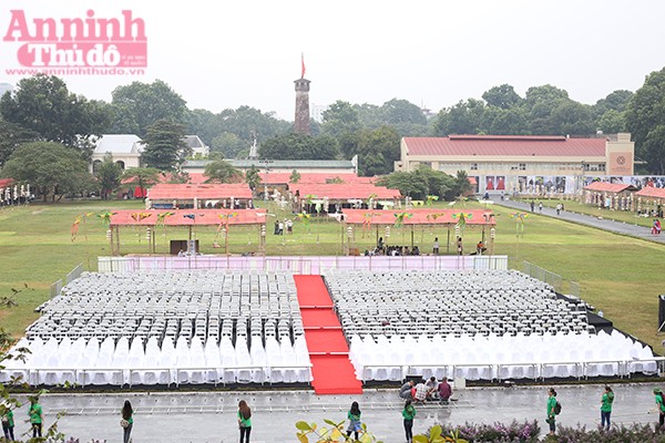Toàn cảnh Hoàng thành Thăng Long nơi diễn ra Festival Áo dài Hà Nội 2016.