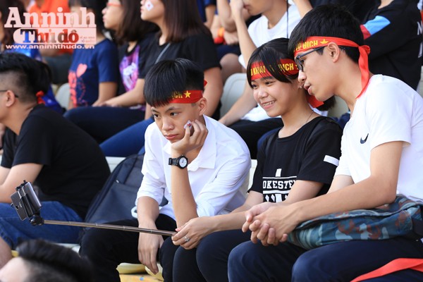 Nhiều bạn tranh thủ chụp hình lưu giữ những hình ảnh kỷ niệm