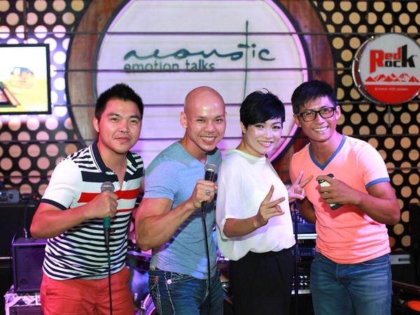 “Bỏ mặc” nhóm bạn thân, Phan Đình Tùng đến bên vợ tình tứ ảnh 9