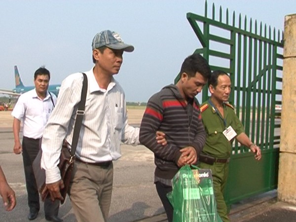 Táo tợn, nhóm đối tượng cướp 1,2 tỷ đồng giữa ban ngày ảnh 1