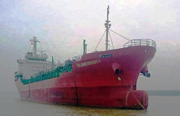 Đang khám nghiệm tàu Sunrise 689, trở về từ tay cướp biển ảnh 2