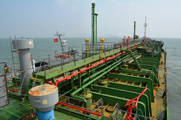 Trở về từ tay cướp biển, tàu Sunrise 689 bị phá tan hoang ảnh 3