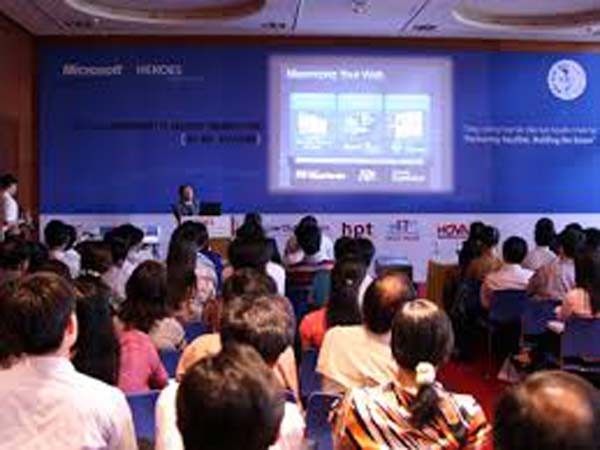 Microsoft bắt đầu “hành trình” đến các trường đại học của Việt Nam ảnh 1