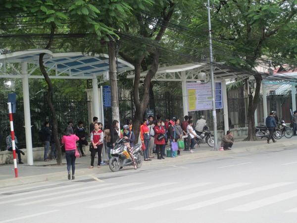 Trạm trung chuyển Cầu Giấy “đìu hiu” trước ngày phá dỡ ảnh 1