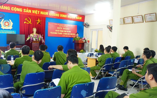 Đại tá Nguyễn Trường Sơn, Trưởng phòng Cảnh sát PCCC số 2 chia sẻ kinh nghiệm tại hội nghị