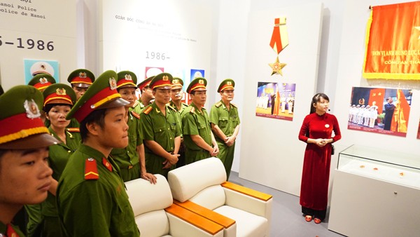 Giáo dục truyền thống qua những kỷ vật ảnh 4