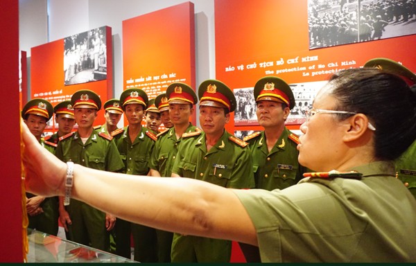 Giáo dục truyền thống qua những kỷ vật ảnh 5