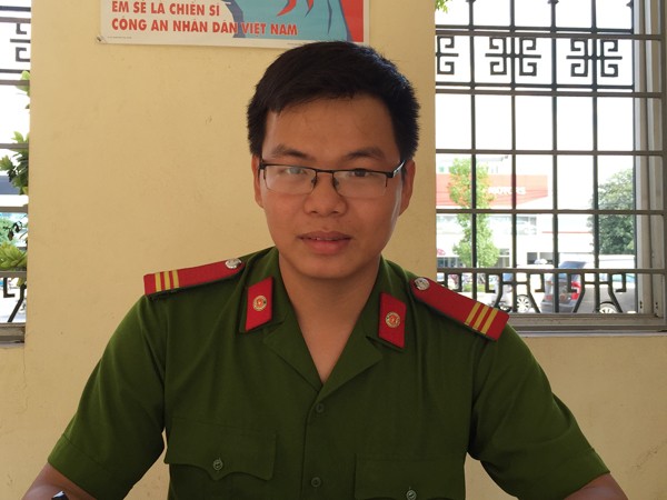 Thượng sỹ Thạch Thọ Cương- chiến sỹ đã cùng đồng đội tận tình đưa người bị tai nạn giao thông đi cấp cứu kịp thời