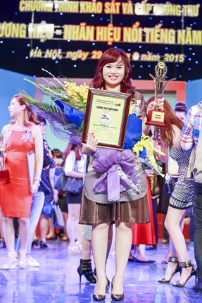 Vinh dự được nhận Bằng chứng nhận Top 10 thương hiệu-Nhãn hiệu nổi tiếng lần thứ IV-năm 2015 càng khẳng định uy tín và trách nhiệm của chị với khách hàng.