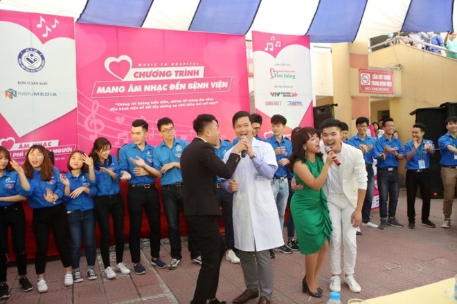 MC Thảo Vân đa tài trong chương trình mở màn Mang âm nhạc tới bệnh viện năm 2018 ảnh 4