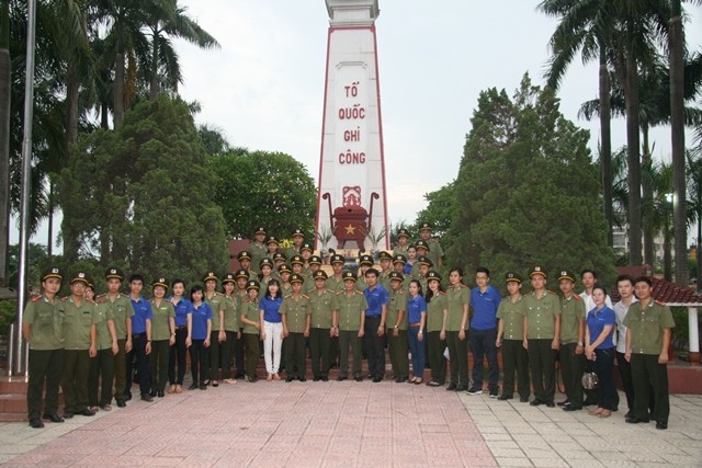 Cục An ninh tài chính, tiền tệ, đầu tư dâng hương tưởng niệm các liệt sỹ ảnh 6