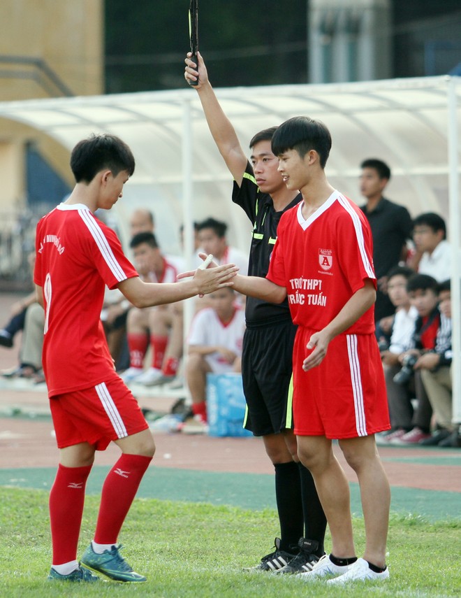 Sang hiệp 2, nhà đương kim vô địch có nhiều sự thay đổi quan trọng