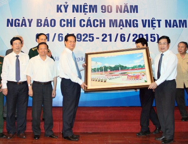 Thủ tướng Nguyễn Tấn Dũng gặp gỡ, chúc mừng những người làm báo Việt Nam ảnh 5