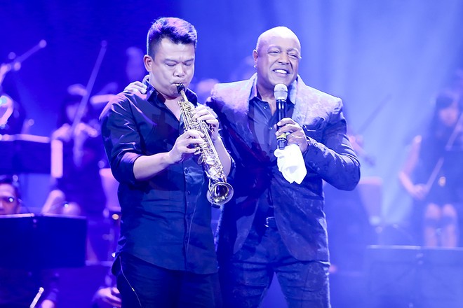 "Ông hoàng tình ca thế giới" Peabo Bryson khiến khán giả Việt Nam ngỡ ngàng ảnh 4