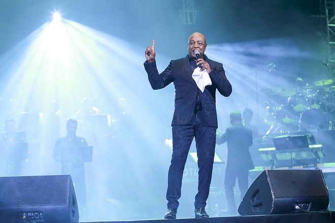 "Ông hoàng tình ca thế giới" Peabo Bryson khiến khán giả Việt Nam ngỡ ngàng ảnh 3