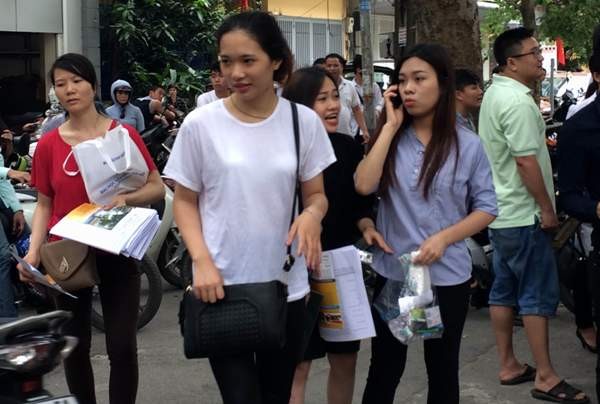 Nhiều thí sinh ra khỏi phòng thi sớm hơn thời gian làm bài Ngữ văn