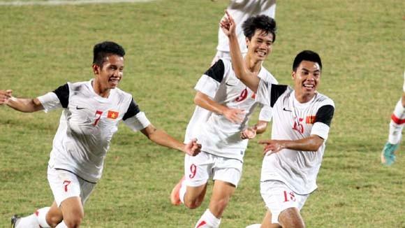 Vượt qua "Running man", U19 Việt Nam giật giải Fair-play 2013 ảnh 1