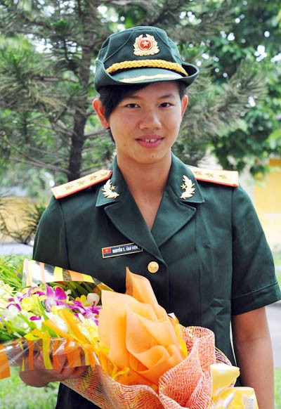 Kình ngư Ánh Viên nhận gần 1 tỷ tiền thưởng trong năm 2013 ảnh 1