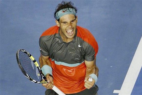 Tay thuận rỉ máu, Nadal vẫn đả bại kình địch Federer ảnh 2