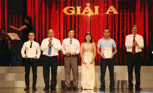 Tôn vinh những tác phẩm báo chí xuất sắc năm 2013 ảnh 1