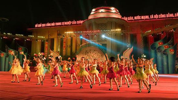 Triển lãm ảnh "Hà Nội - Thành phố vì hòa bình" ảnh 5