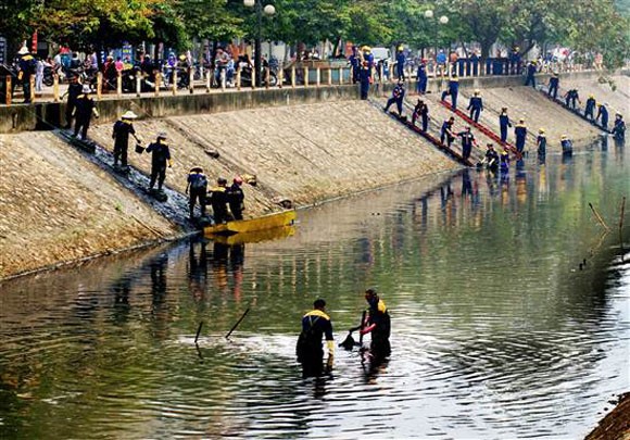 Triển lãm ảnh "Hà Nội - Thành phố vì hòa bình" ảnh 6