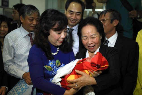 Công dân Việt Nam thứ 90 triệu là một bé gái quê Hải Dương ảnh 1