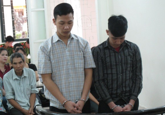 Cưỡi xe SH trắng, 2 gã trai bảnh bao cướp giật khối tài sản quý gần tỷ đồng ảnh 1