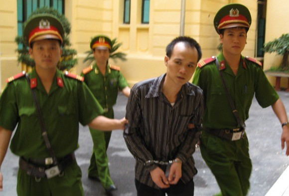 Tên cướp giết bảo vệ ngân hàng bằng 12 nhát dao, lĩnh án tử ảnh 1