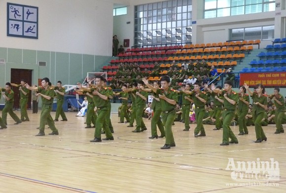 Cụm thi đua số 5 – CATP Hà Nội: Sôi nổi Hội thao thanh niên năm 2012 ảnh 1