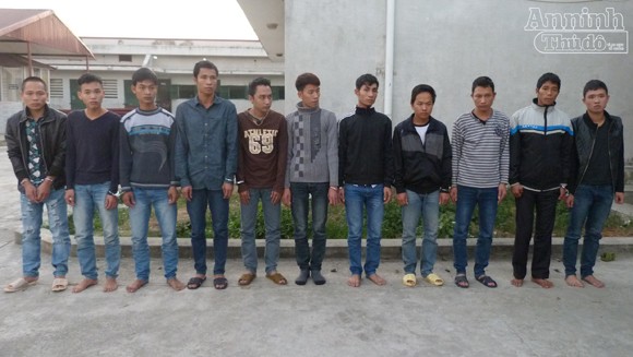 Côn đồ kéo đến nhà, cụ già ôm di ảnh con trai ra đường kêu cứu ảnh 2
