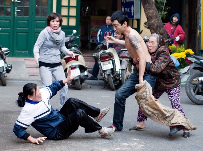 Người phụ nữ bị đâm không phải là mẹ gã trai cuồng nộ nghi do ma tuý ảnh 1
