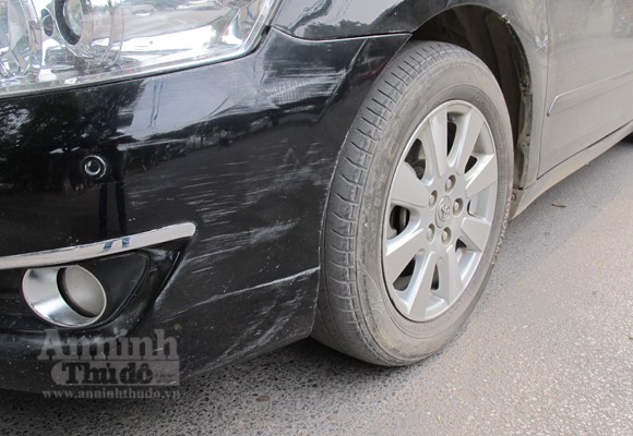 Lái xe Camry lao vào đường cấm, tông trực diện CSGT ảnh 4