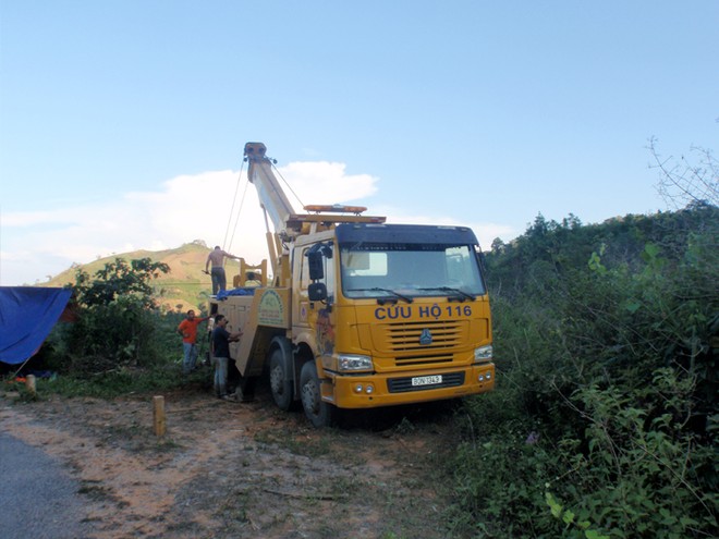 Thót tim xem cứu hộ xe tải lao thác sâu 200m (Phần 1) ảnh 6