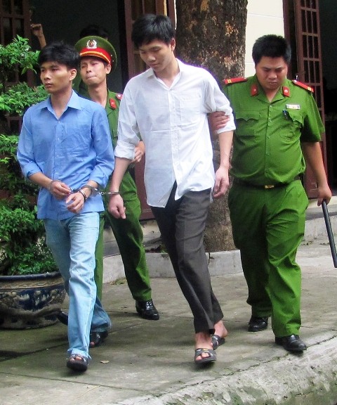 Bắt cóc thiếu nữ hãm hiếp tập thể rồi chôn sống ảnh 2