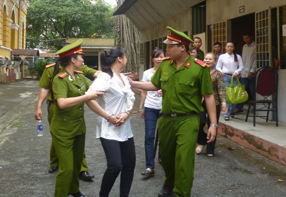 Đâm chồng trọng thương vì bị đòi ký đơn ly hôn ảnh 2