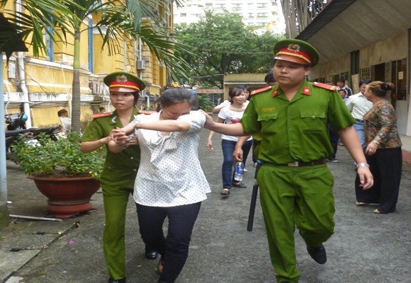 Đâm chồng trọng thương vì bị đòi ký đơn ly hôn ảnh 1
