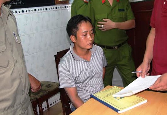 Khởi tố kẻ “điên tình” tạt a xít làm 6 người bị thương tích ảnh 2