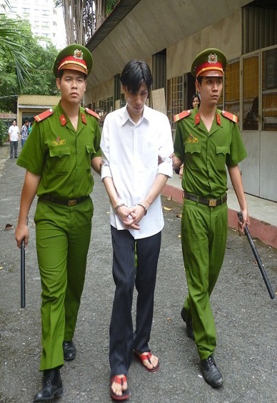 Nghiện “hàng đá” ghen tuông tạt xăng đốt chết vợ ảnh 2