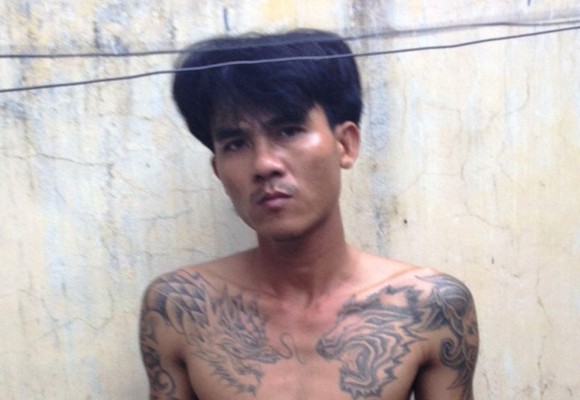 Tên cướp bị bắt vì để rơi ĐTDĐ tại hiện trường ảnh 1