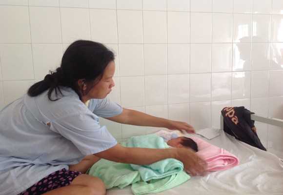 Khen thưởng thành tích khám phá vụ bắt cóc trẻ sơ sinh trong bệnh viện ảnh 1