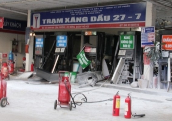 Cây xăng phát nổ, khu dân cư nháo nhào ảnh 1
