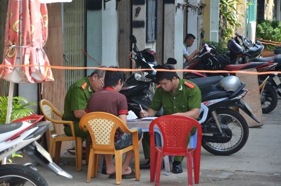 Nam thanh niên gục chết trong hẻm, cơ thể có nhiều vết đâm ảnh 2